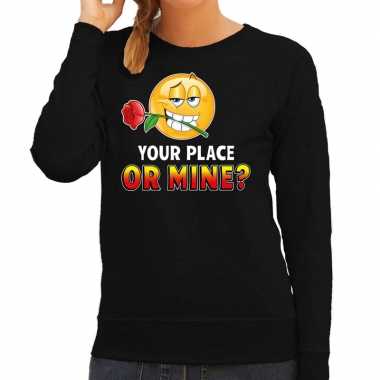 Funny emoticon sweater your place or mine zwart dames