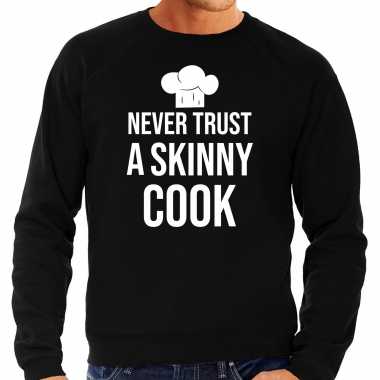 Never trust a skinny cook bbq / barbecue cadeau sweater zwart heren