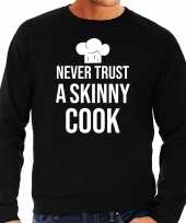 Never trust a skinny cook bbq barbecue cadeau sweater zwart heren